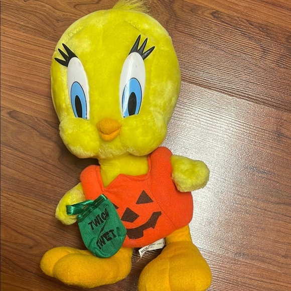 VINTAGE Looney Tunes Tweety Bird Halloween Plush In Pumpkin from 1997 - Picture 1 of 7